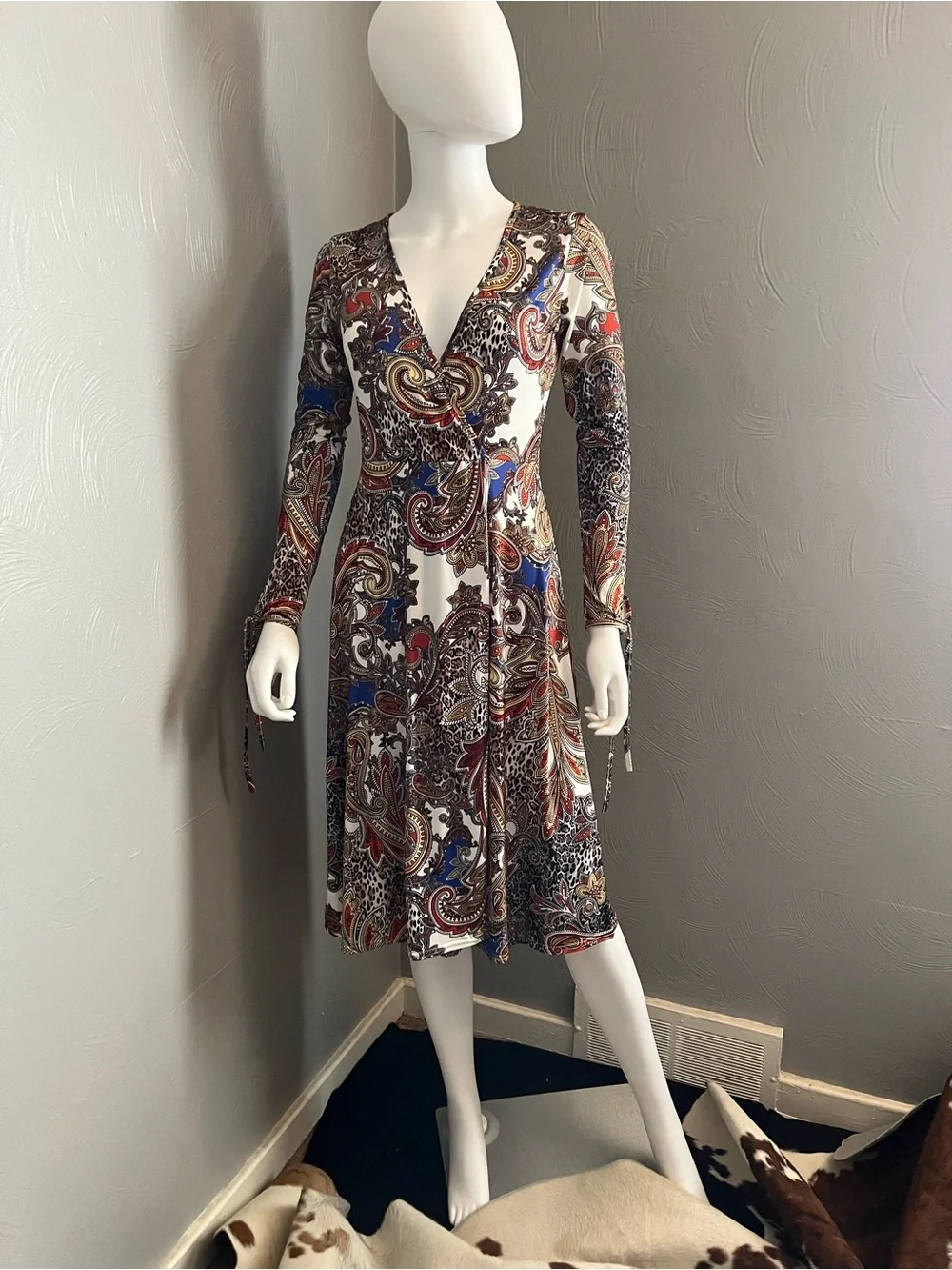 Boohoo Long Sleeve Paisley Wrap Dress in White, Red & Blue - Picture 3 of 5